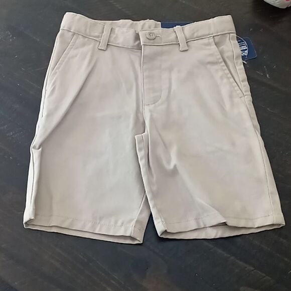 Izod six regular little boy shorts with pockets - Picture 1 of 5